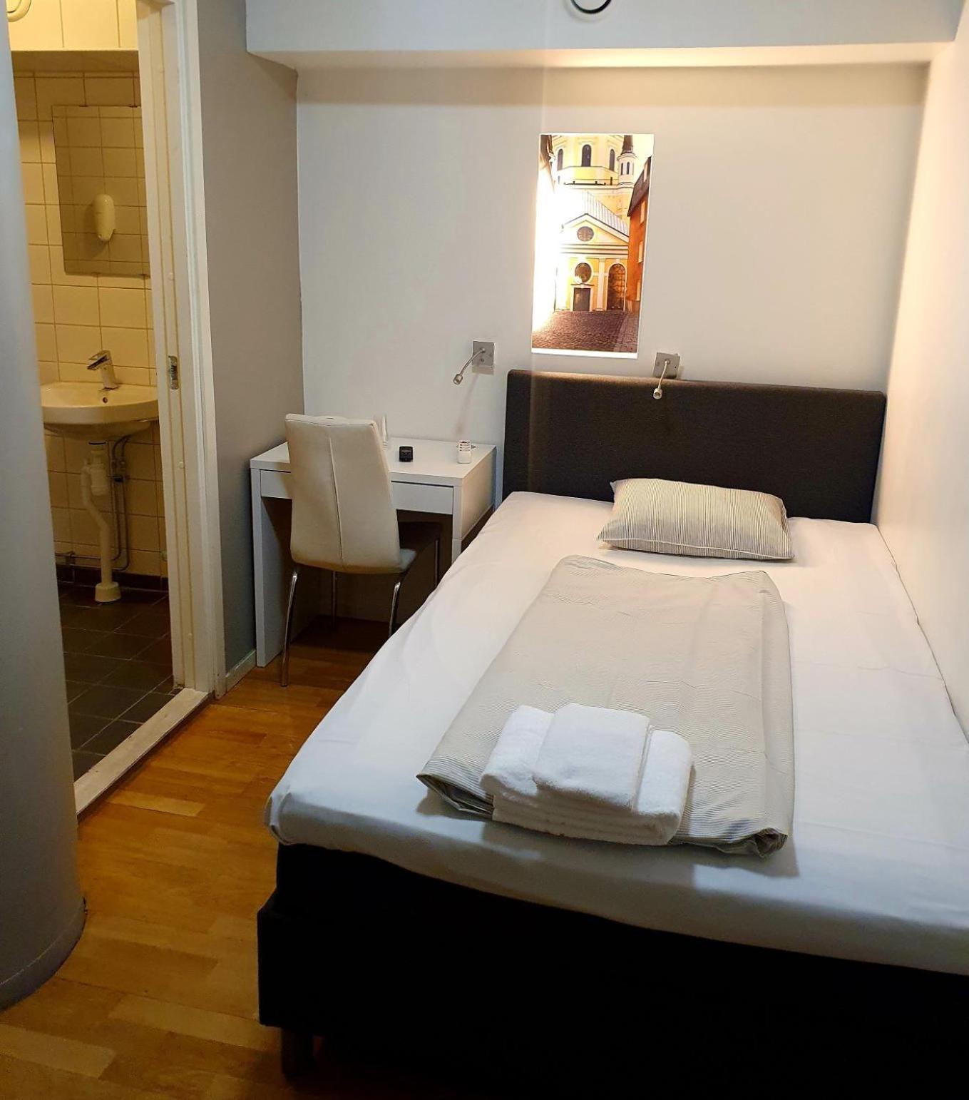 Standard Single Room with No Window,327630037:JPEG
