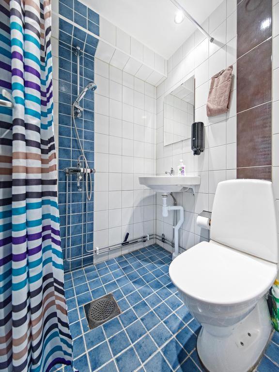 Triple Room Private Bathroom No Window