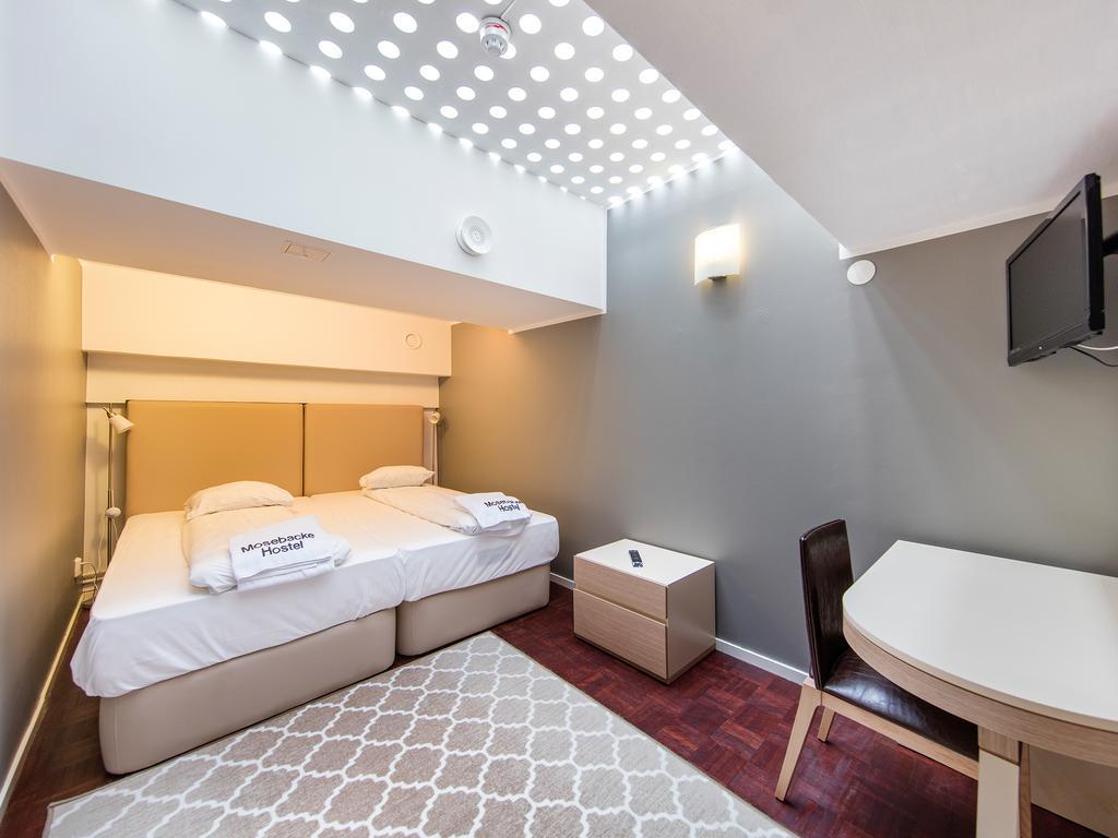 Triple Room Private Bathroom No Window